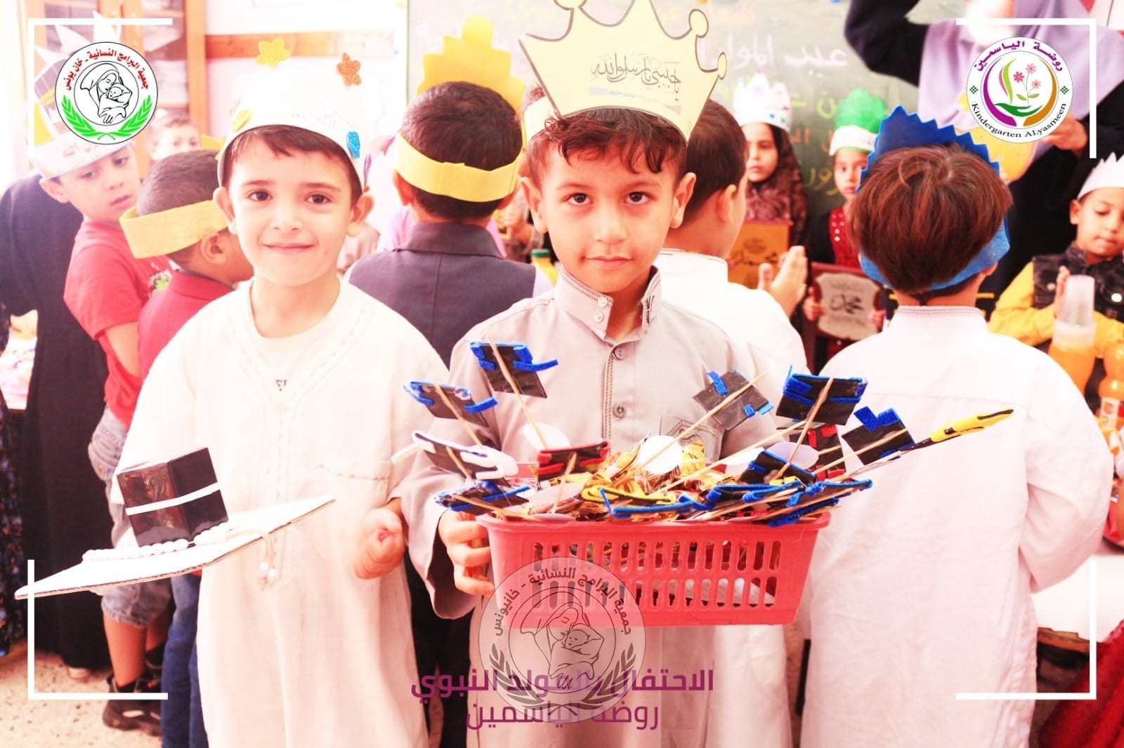 زينوا الدنيا ، أعلنوا السرور ، حل موعد مولد الرسول ﷺ